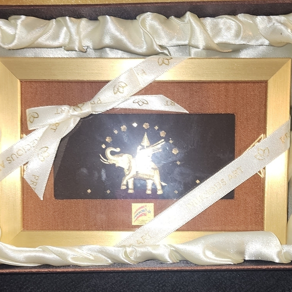 Precious Art Gold Handicraft Products99.9% gold flakes using Sputtering tech